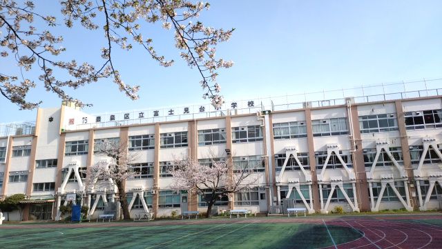 小学校　富士見台小学校（小学校）まで197m