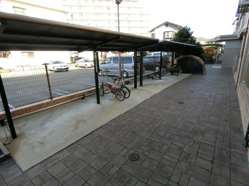 その他共有部分　駐輪場に自転車も停められます♪