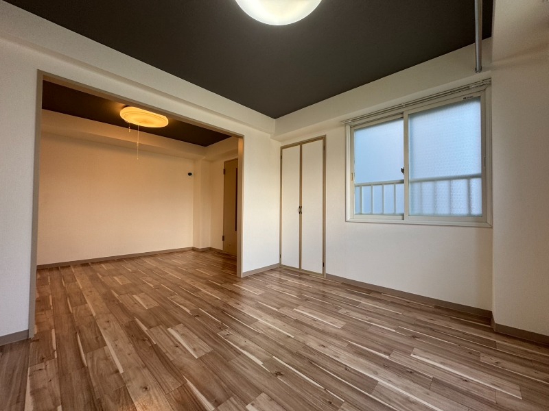 その他部屋・スペース　寝室はこちらです。光が差し込む、温かみのあるお部屋です。