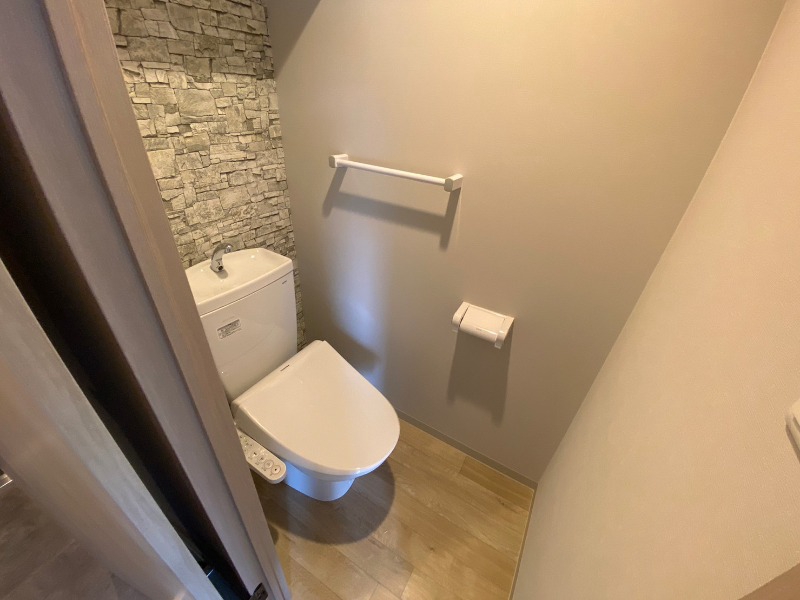 トイレ　こちらはトイレです。清潔感があり、安心して使用できます。