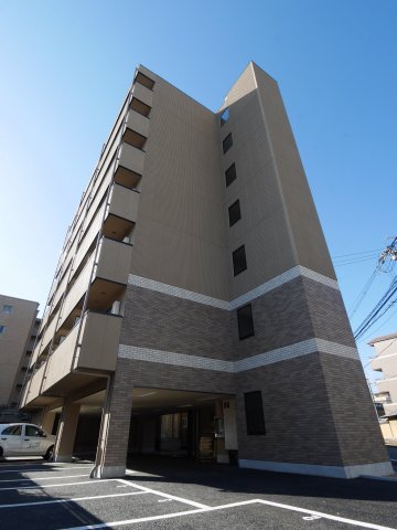 建物外観　オートロック、エレベーター付き・防犯カメラ完備。
