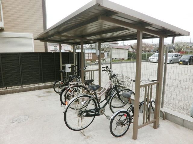その他共有部分　屋根付きの駐輪場です