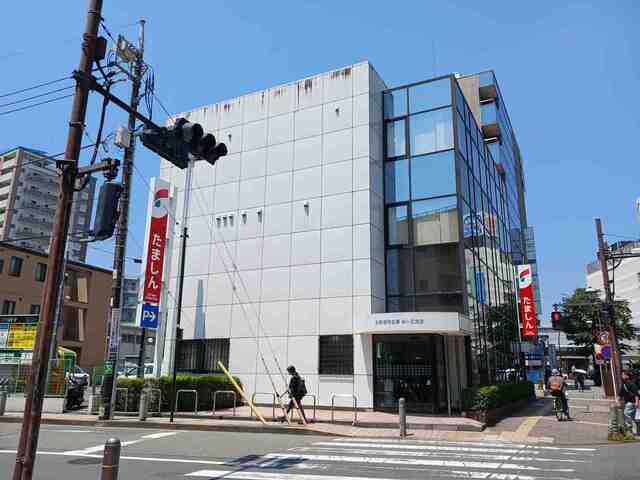 銀行　たましん信用金庫（銀行）まで900m