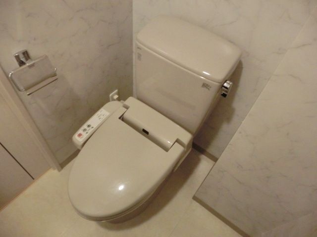 トイレ　洗浄便座付お手洗い