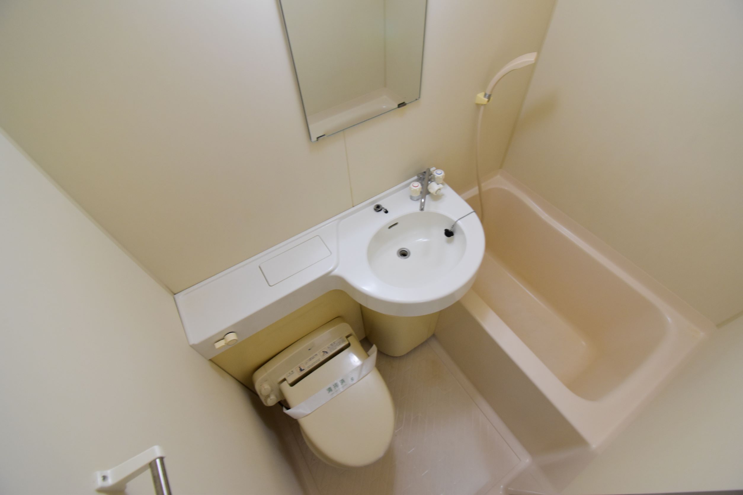 バス・シャワールーム　※同建物の別のお部屋の写真です。