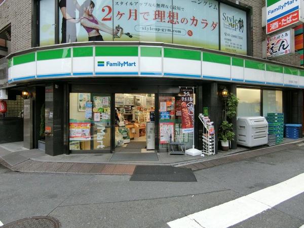 コンビニ　ファミリーマート北大塚二丁目店（コンビニ）まで63m