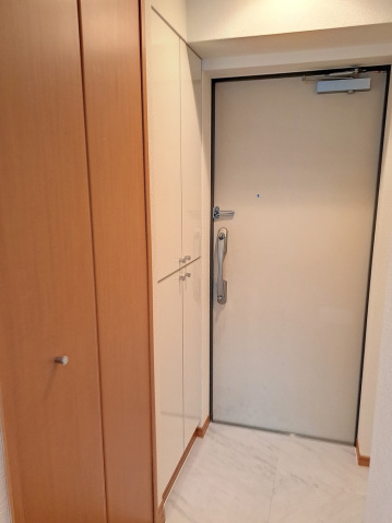 玄関　※別部屋参考写真