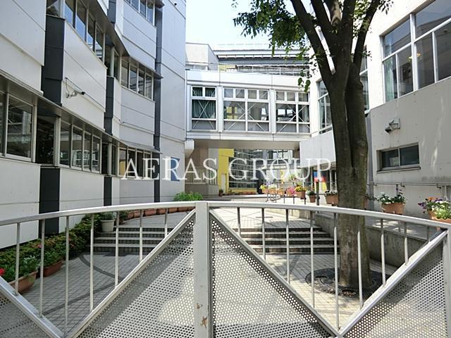 中学校　新宿区立落合中学校（中学校）まで591m