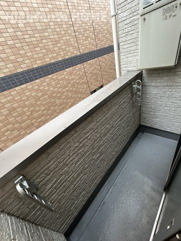 バルコニー　暖かな日差しのふりそそぐバルコニー