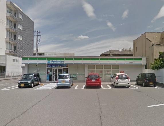 コンビニ　ファミリーマート中前川町店（コンビニ）まで463m