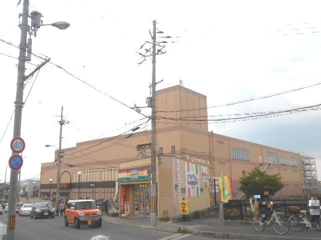 スーパー　ライフ 太秦店（スーパー）まで649m
