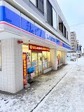 コンビニ　ローソン南8条西6丁目店（コンビニ）まで84m