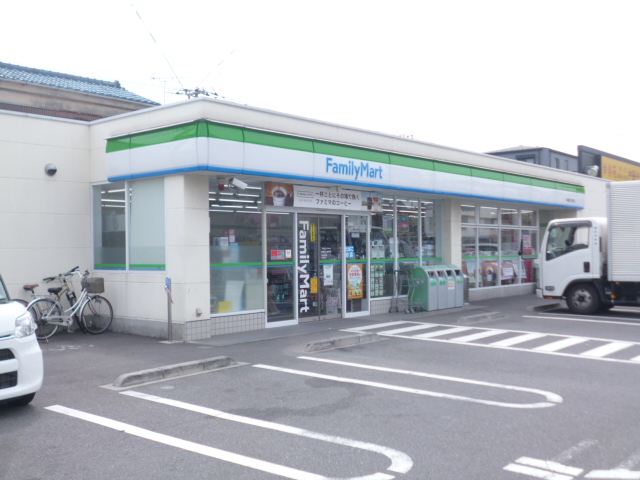 コンビニ　ファミリーマート　横須賀三春町店（コンビニ）まで388m