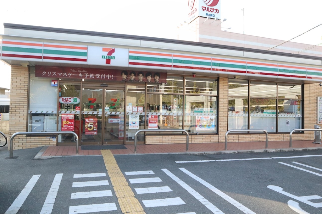 コンビニ　セブンイレブン西岩田3丁目店（コンビニ）まで838m