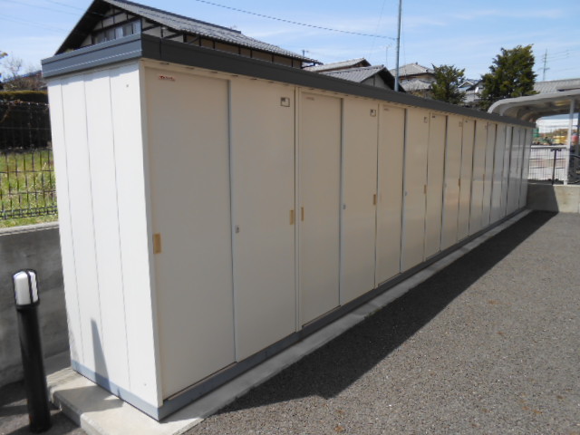 その他設備　各戸個別の屋外物置完備（冬用タイヤ等収納可能）