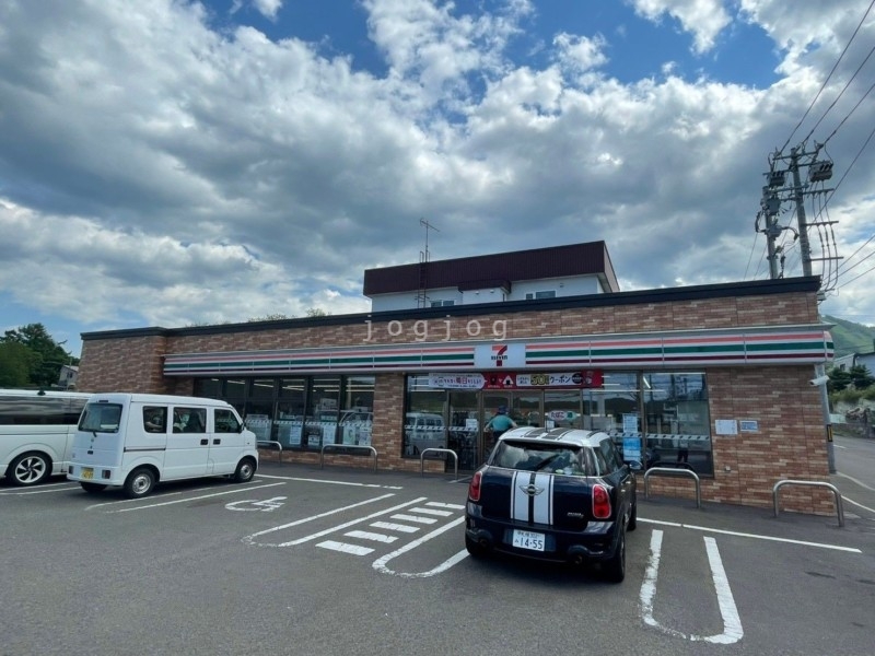 コンビニ　セブンイレブン札幌藤野3条店（コンビニ）まで316m