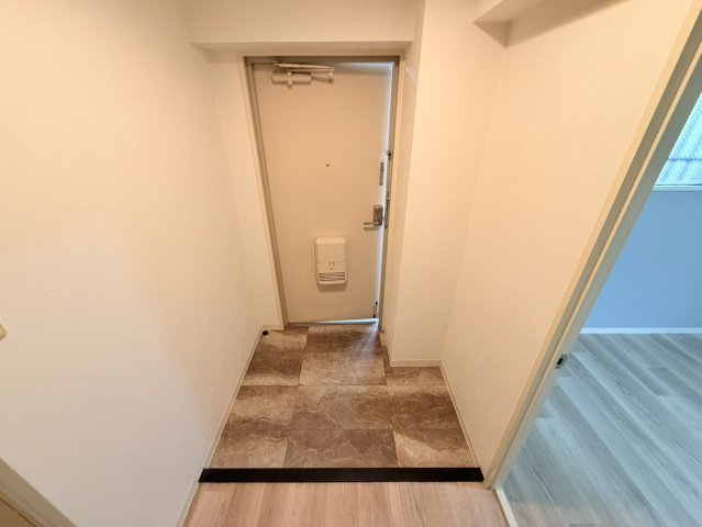ロイヤル西宮北口の玄関写真