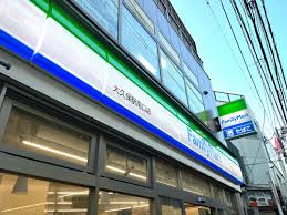 コンビニ　ファミリーマート 大久保駅南口店（コンビニ）まで379m