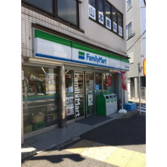 コンビニ　ファミリーマート横浜石川町店（コンビニ）まで39m