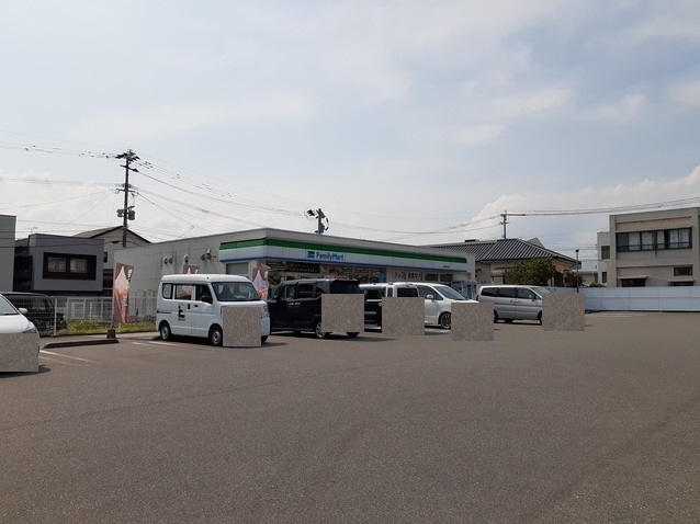 コンビニ　ファミリーマート加治木本町店（コンビニ）まで800m