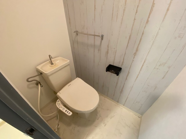 阪急宝塚線 蛍池駅 徒歩6分 4階建 築37年のトイレ写真