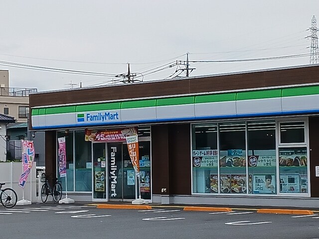 コンビニ　ファミリーマート（コンビニ）まで277m