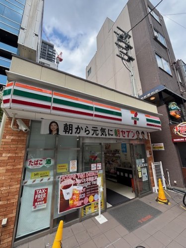 コンビニ　セブンイレブン（コンビニ）まで141m