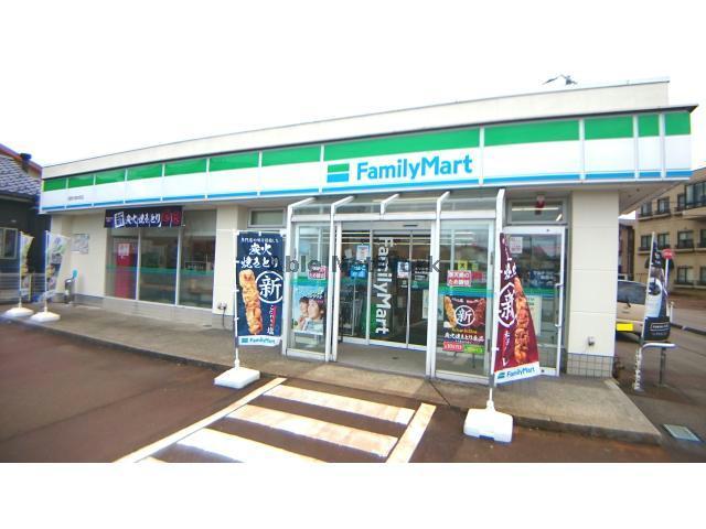 コンビニ　ファミリーマート長岡大島本町店（コンビニ）まで221m