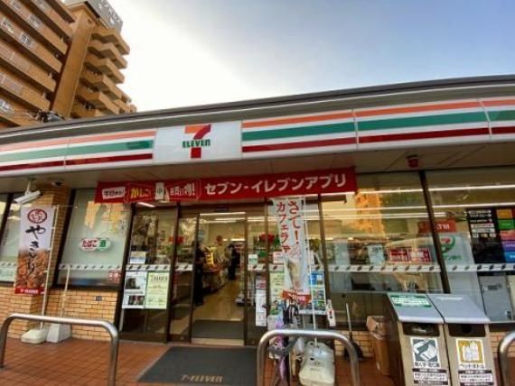 コンビニ　セブンイレブン横浜生麦4丁目店（コンビニ）まで60m