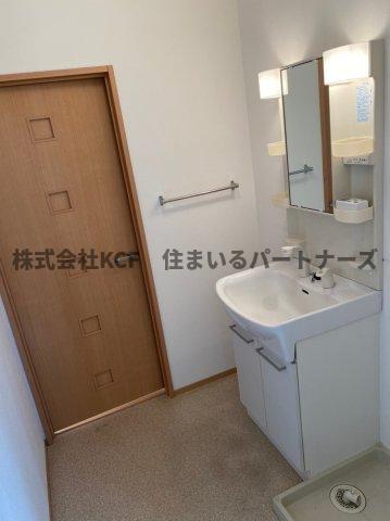 洗面設備　スペースが確保できる洗面所です
