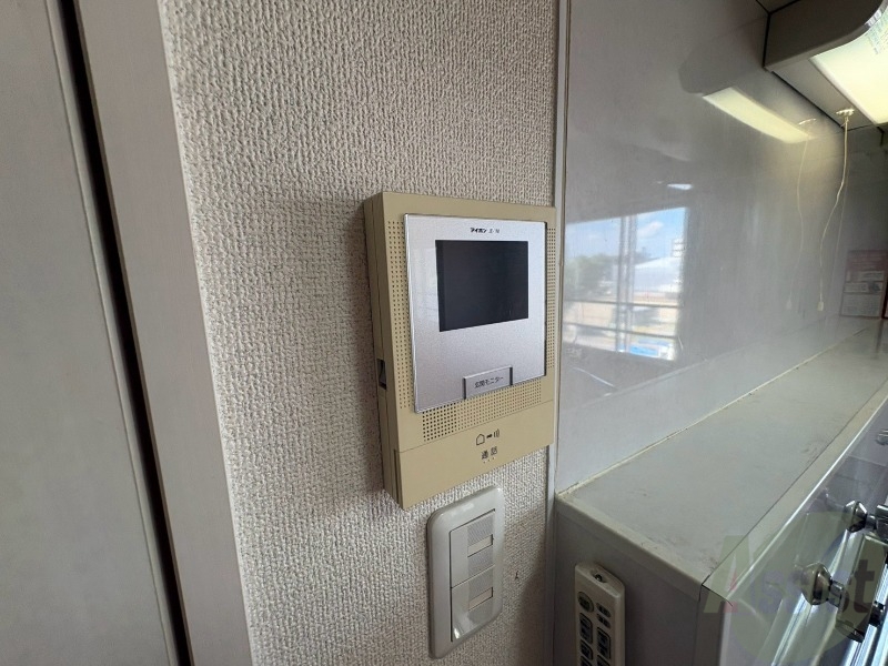 セキュリティ　ＴＶモニター付インターホンです。来客者の顔が見えるので安心！