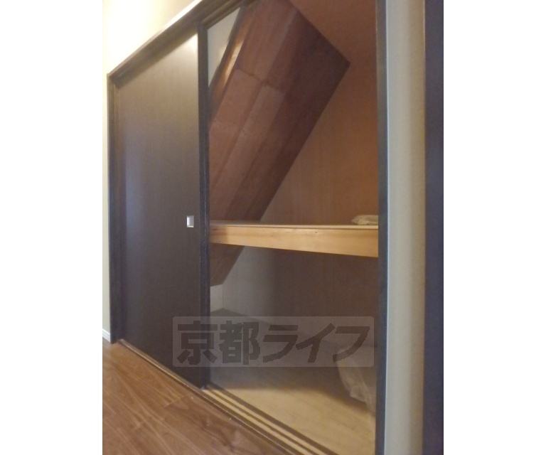 収納　１階階段下の収納です。