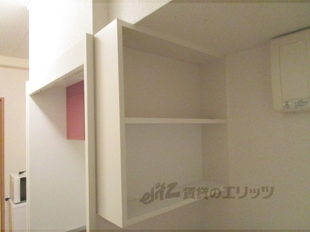 収納　洗濯機上