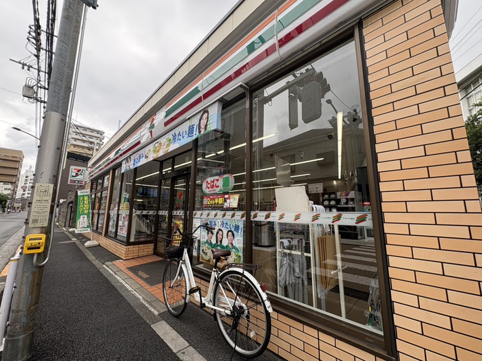 コンビニ　セブンイレブン（コンビニ）まで56m