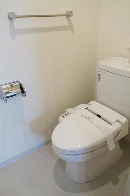トイレ　※写真は同タイプ住戸です。