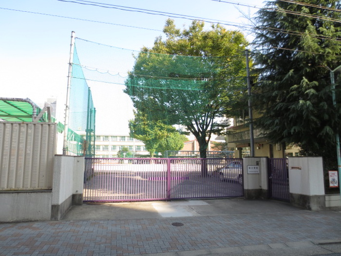 小学校　名古屋市立栄小学校（小学校）まで590m