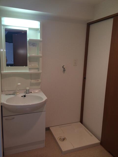 洗面設備　※別部屋の参考写真です。