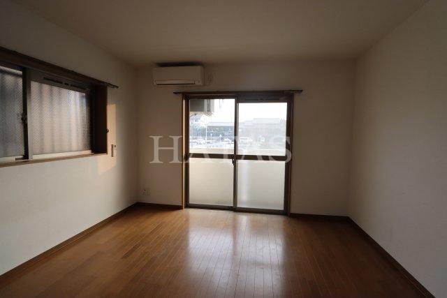 居室・リビング　同物件別部屋です。