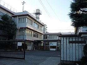 中学校　立川市立立川第一中学校（中学校）まで1009m