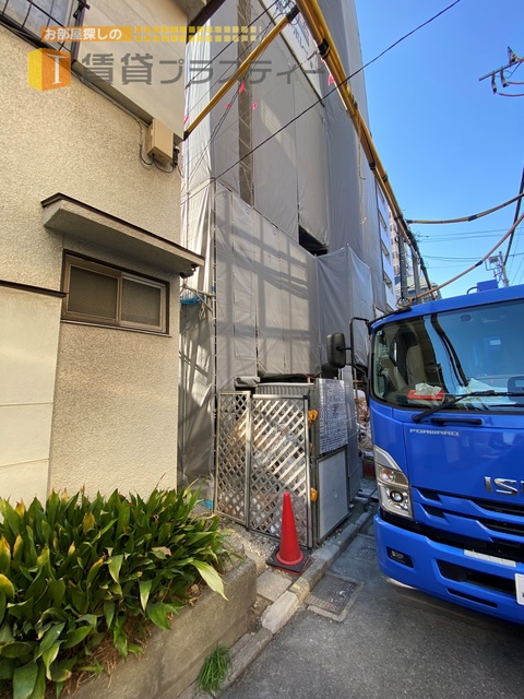エントランス　※建築中写真