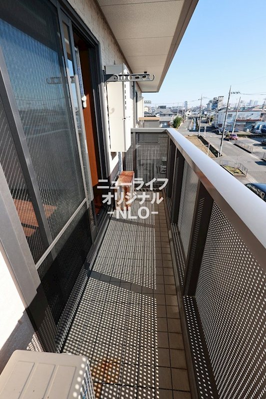 バルコニー　日当たり、風通し良好で洗濯物も素早く乾きそうです☆