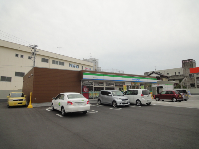 コンビニ　ファミリーマート浜北貴布祢店（コンビニ）まで384m