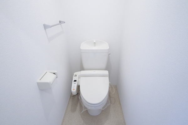 トイレ　温水シャワー付きトイレです