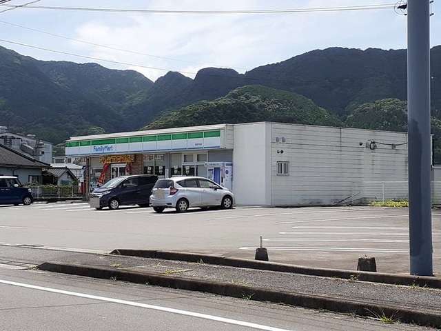 コンビニ　ファミリーマート姶良平松店（コンビニ）まで1200m