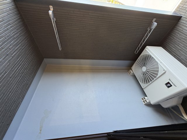 バルコニー　同物件別号室の写真です。