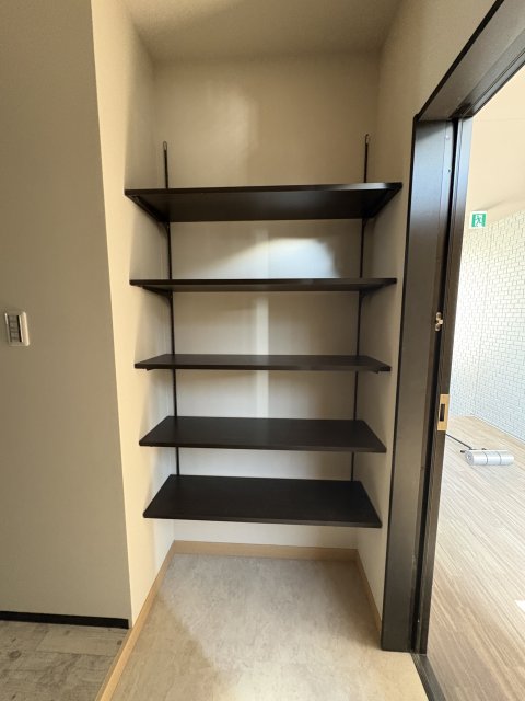 玄関　同物件別号室の写真です。