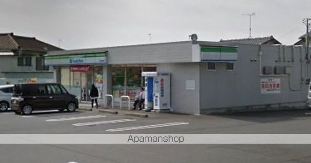 コンビニ　ファミリーマート（コンビニ）まで898m