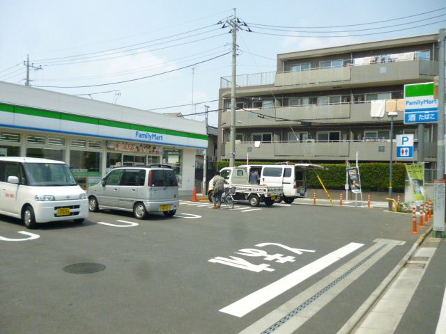 コンビニ　ファミリーマート（コンビニ）まで450m