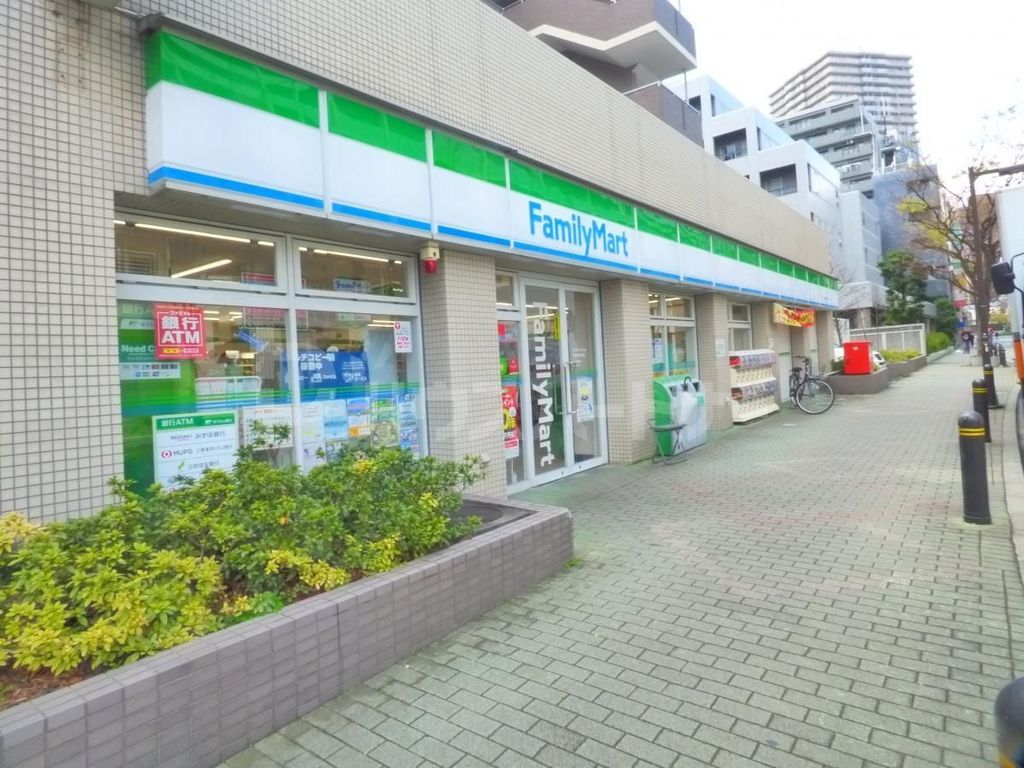 コンビニ　ファミリーマート船堀駅南口店（コンビニ）まで50m