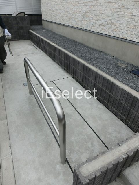 駐車場　バイク置場や駐輪スペースもあります。